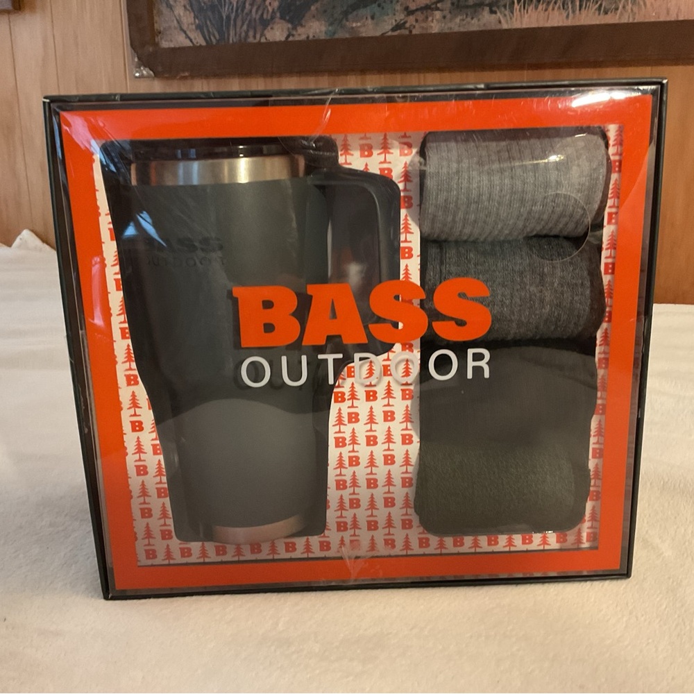 Bass Outdoor Gray Sock & Travel Tumbler Gift Set